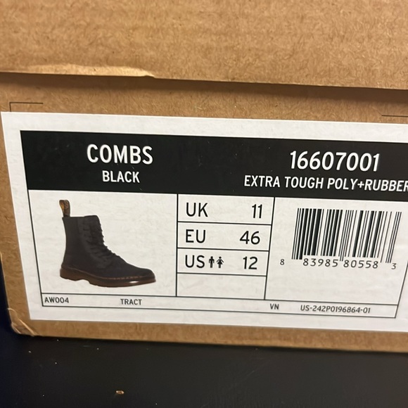 Dr. Martens Combs Boot - Men's - Picture 8 of 8
